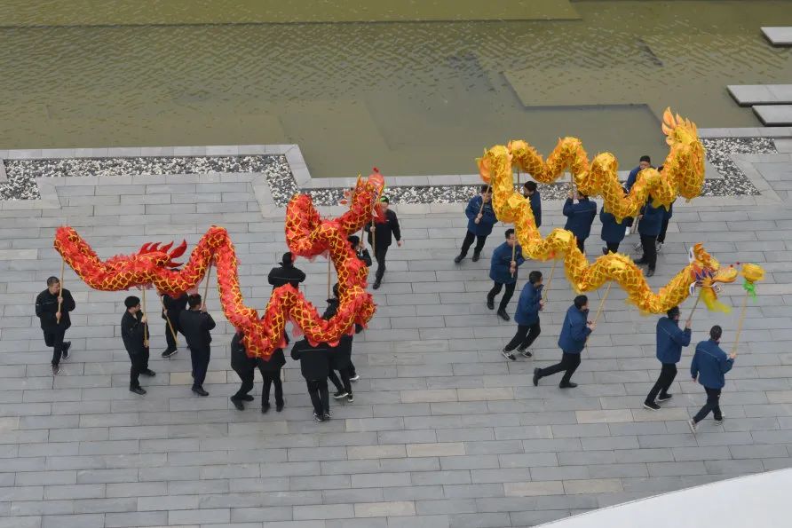 龍騰虎躍春意濃，巨人園區喜開工