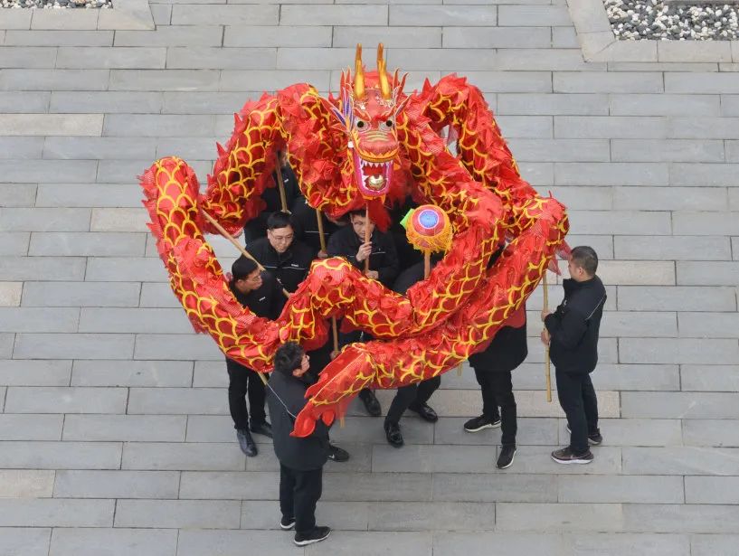 龍騰虎躍春意濃，巨人園區喜開工