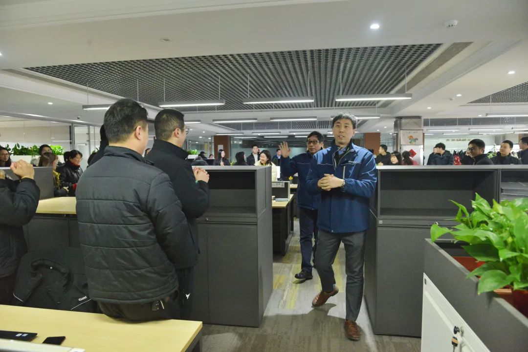 龍騰虎躍春意濃，巨人園區喜開工