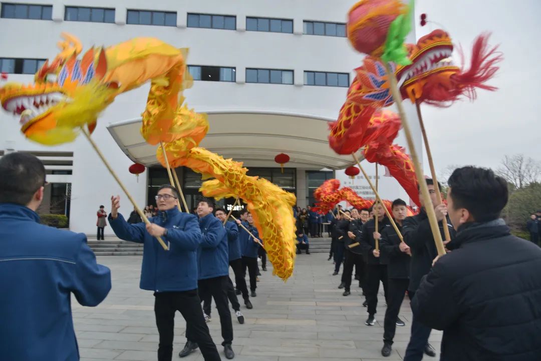 龍騰虎躍春意濃，巨人園區喜開工