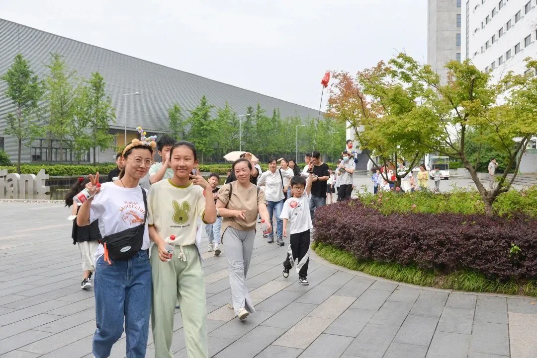 童心飛揚(yáng) 歡樂巨人——巨人集團(tuán)迎六一親子活動(dòng)