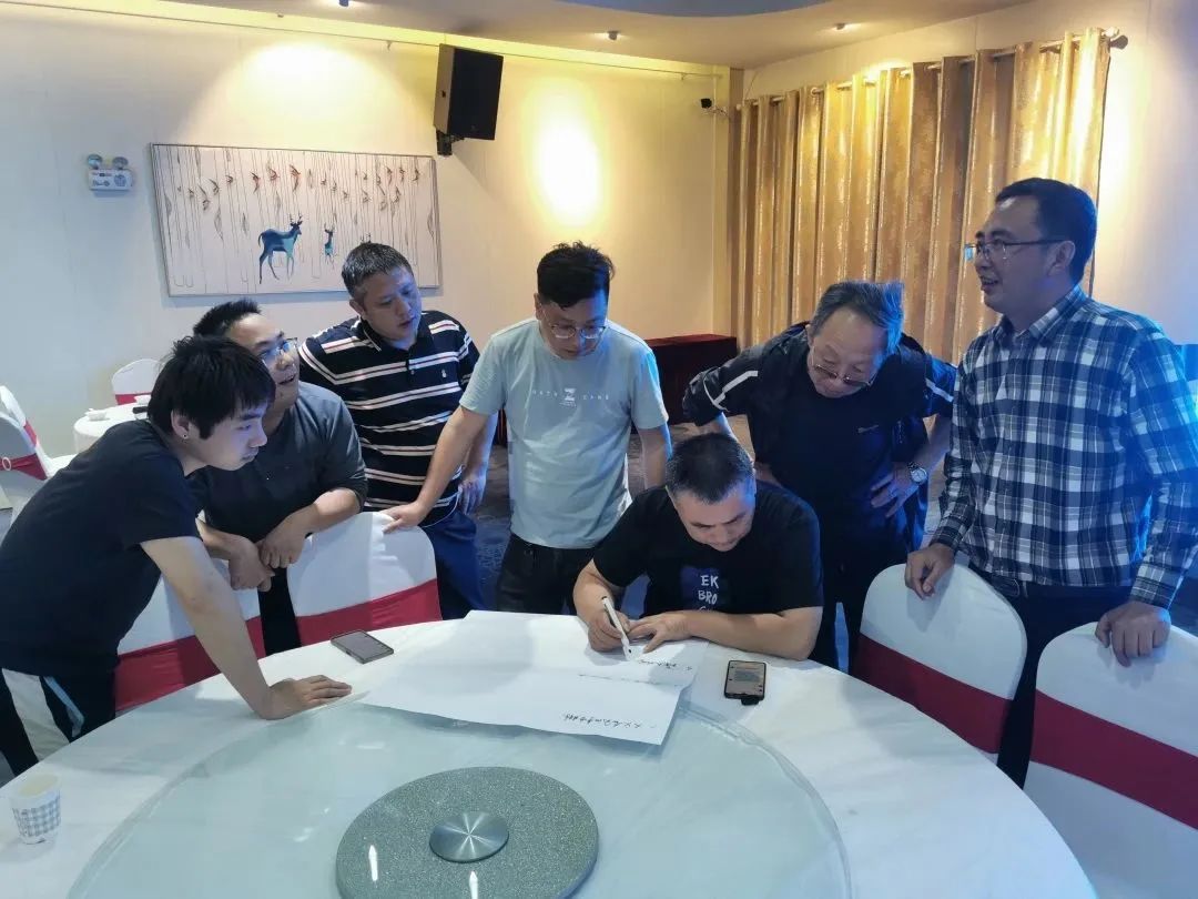 提升凝聚力 創造高收益——巨龍電梯開展團建活動