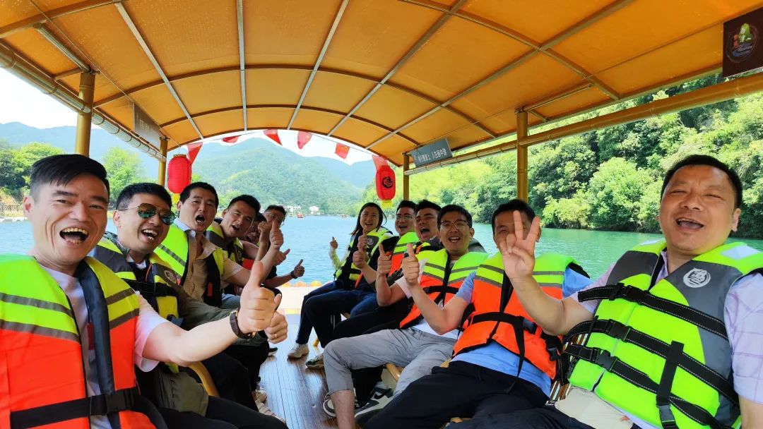 提升凝聚力 創造高收益——巨龍電梯開展團建活動