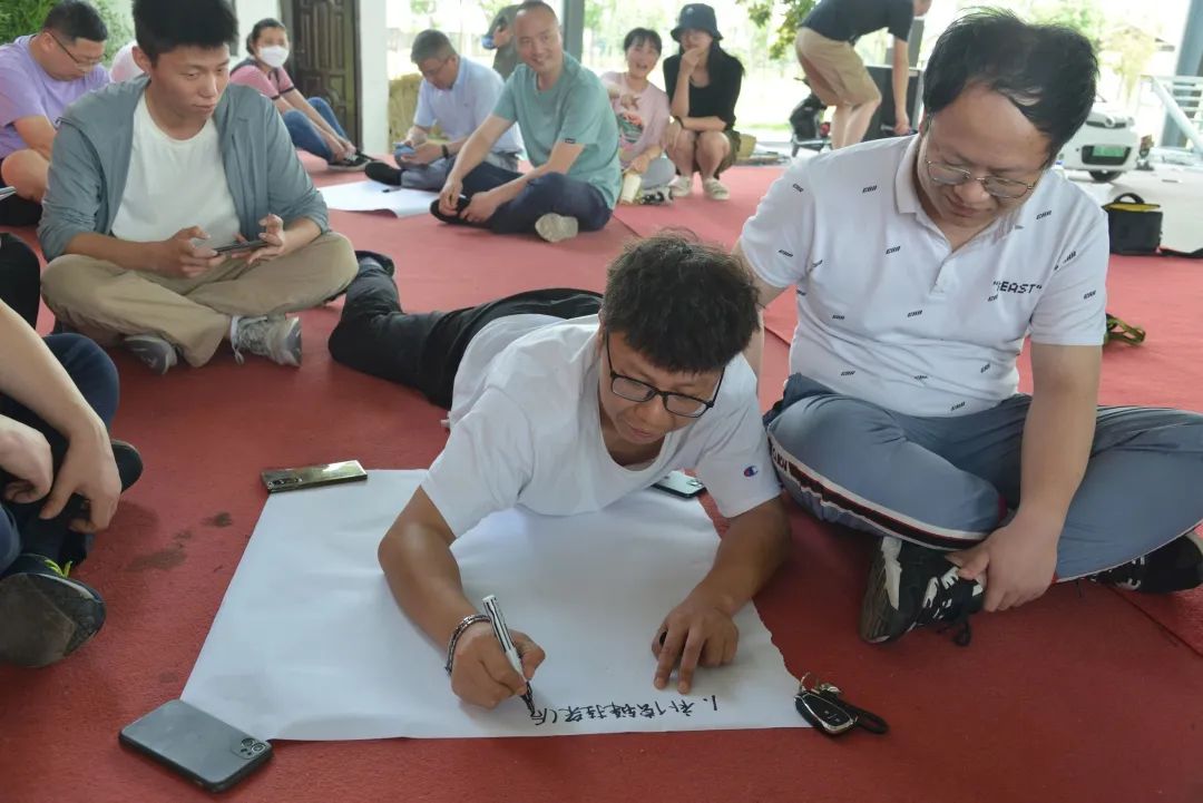 提升凝聚力 創造高收益——巨龍電梯開展團建活動