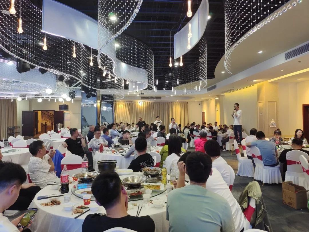 提升凝聚力 創造高收益——巨龍電梯開展團建活動