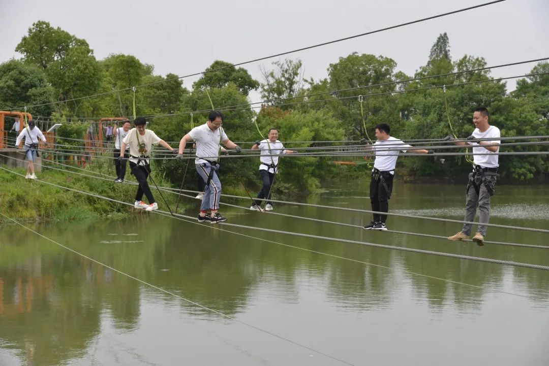 提升凝聚力 創造高收益——巨龍電梯開展團建活動