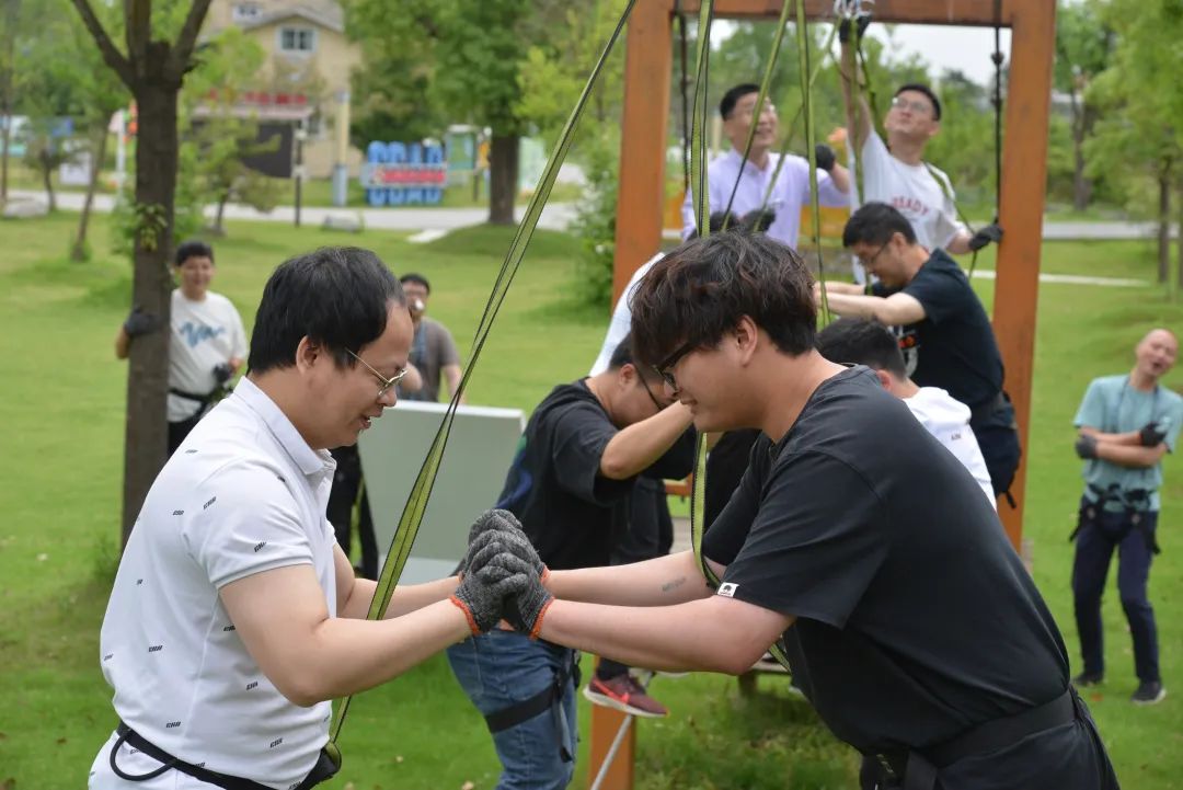 提升凝聚力 創造高收益——巨龍電梯開展團建活動