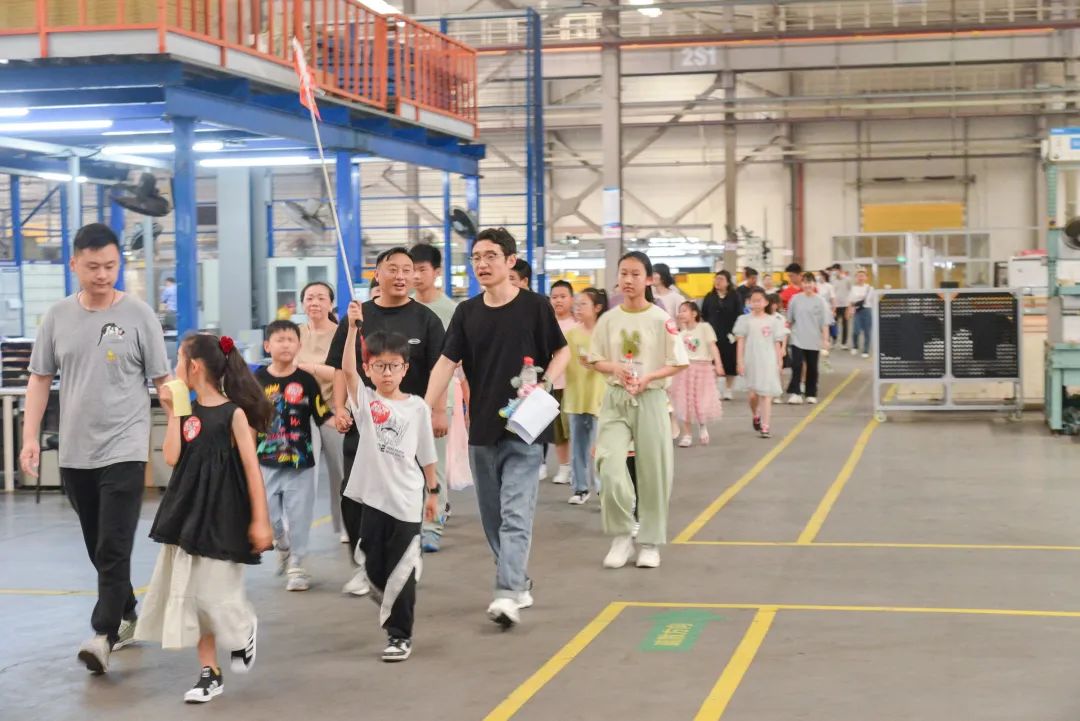 童心飛揚(yáng) 歡樂巨人——巨人集團(tuán)迎六一親子活動(dòng)