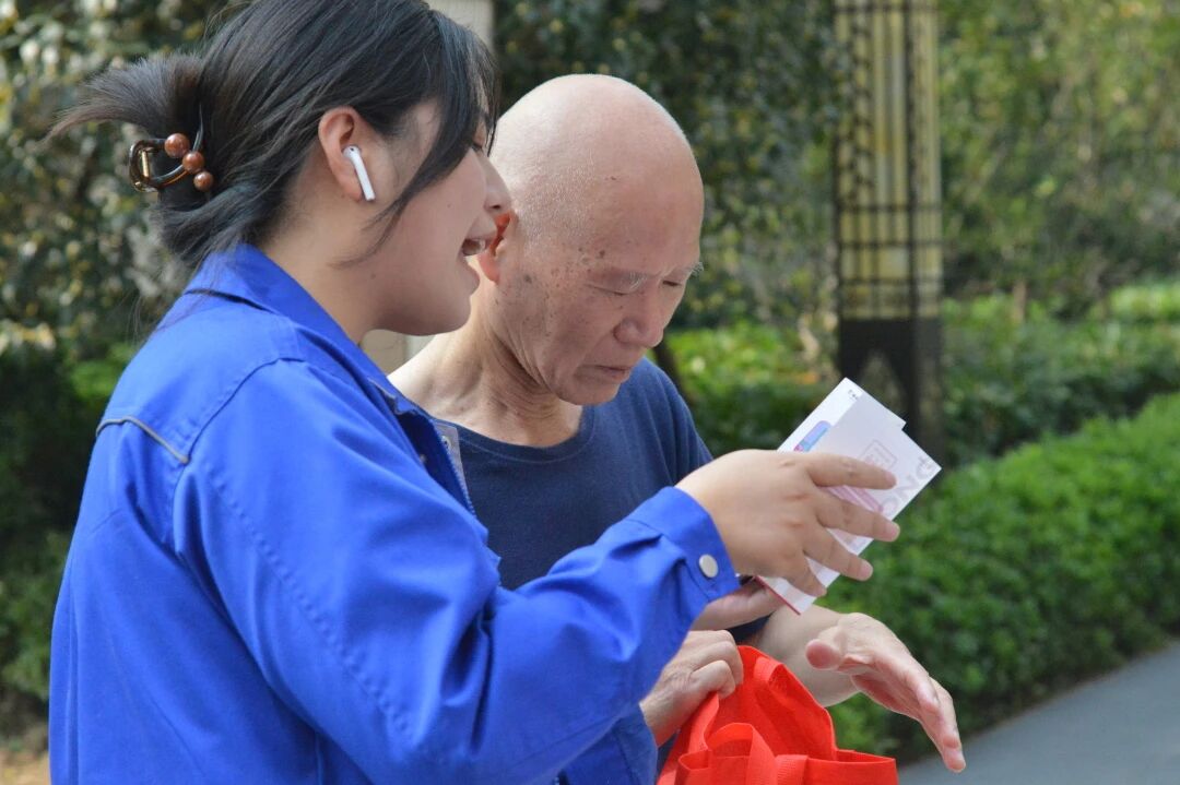 文明乘梯進小區，美好生活共守護——巨龍電梯安全知識科普及應急演練活動
