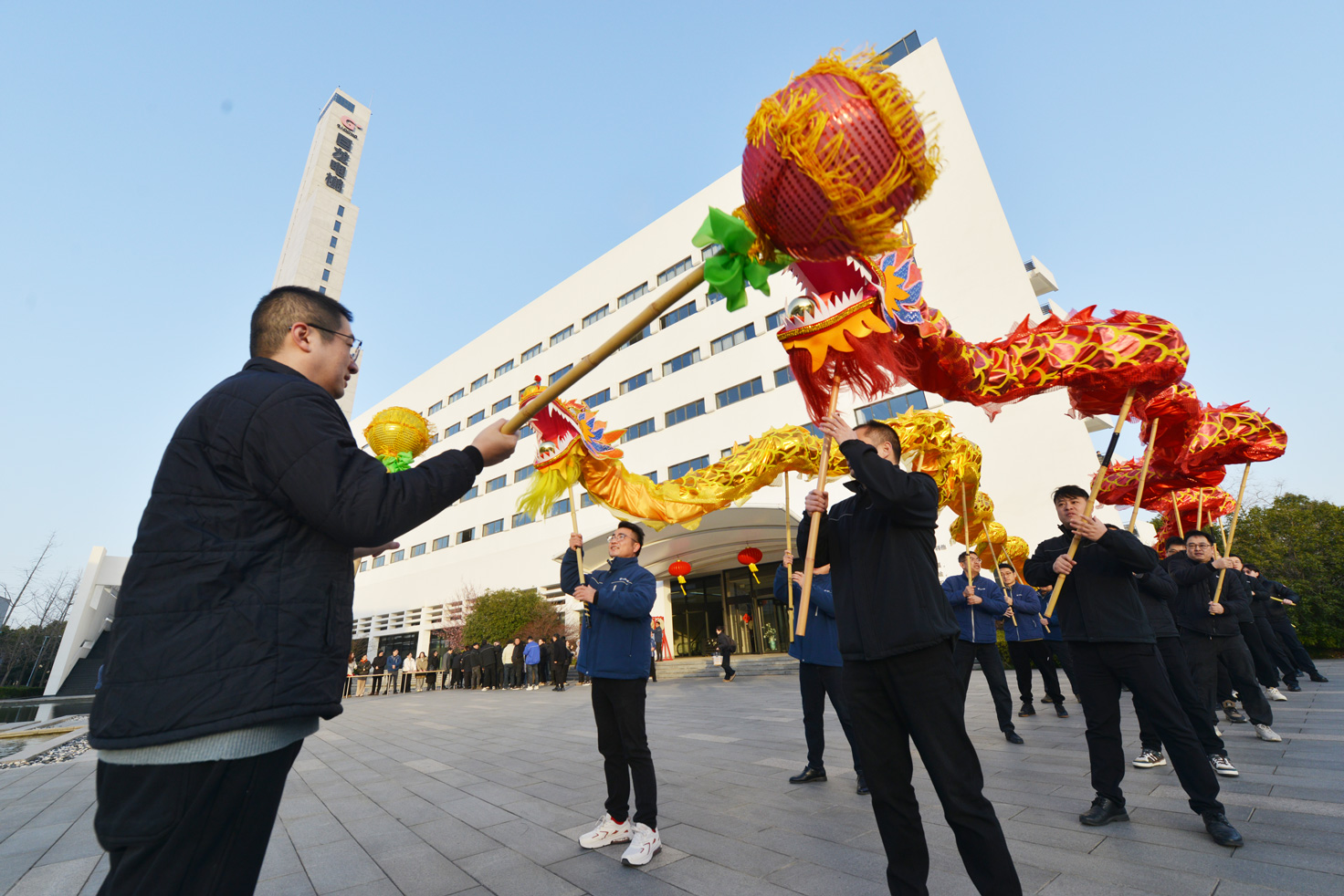 祥蛇映春暉 新歲啟新程——巨人工業園喜迎開工 祥蛇映春暉 新歲啟新程——巨人工業園喜迎開工