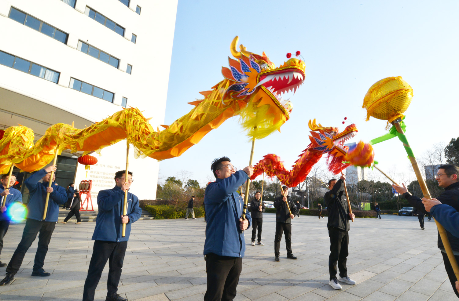 祥蛇映春暉 新歲啟新程——巨人工業園喜迎開工 祥蛇映春暉 新歲啟新程——巨人工業園喜迎開工
