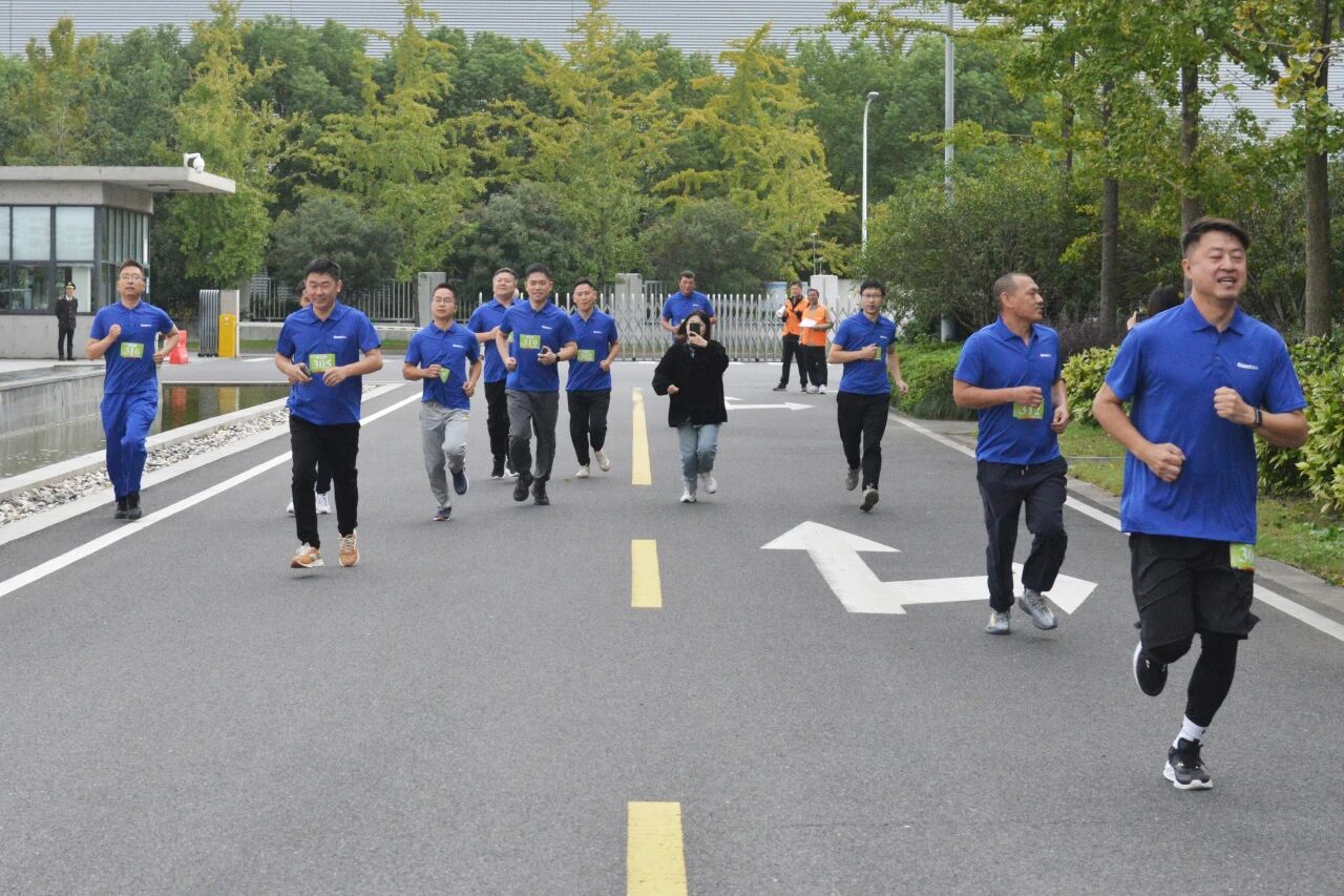 7分47秒登上南潯之巔 刷新紀錄