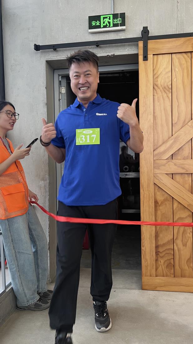 塔下再聚首 攀登勢(shì)正雄——巨龍電梯試驗(yàn)塔第六屆登高跑開(kāi)賽