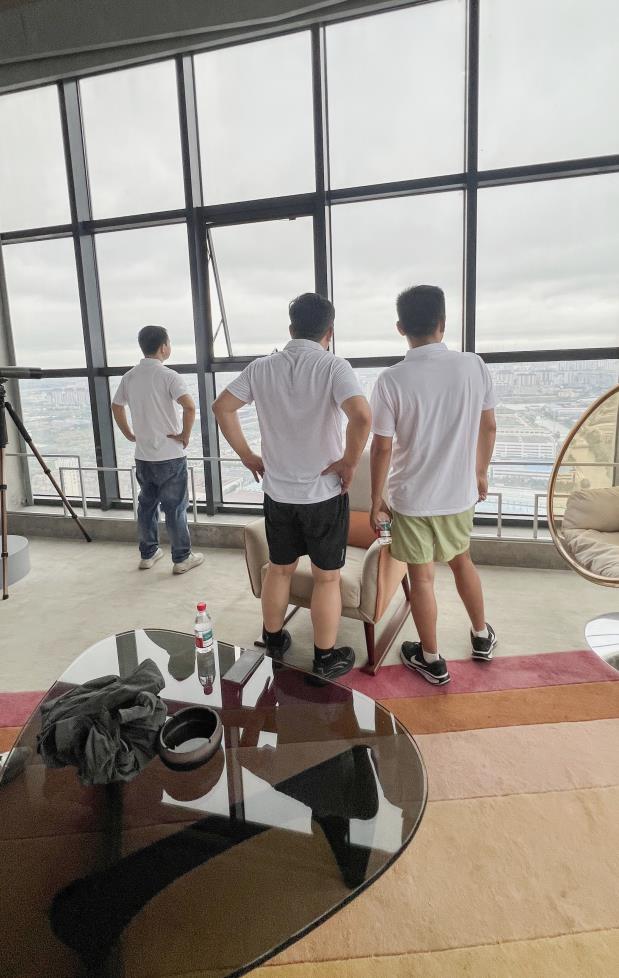 塔下再聚首 攀登勢(shì)正雄——巨龍電梯試驗(yàn)塔第六屆登高跑開(kāi)賽