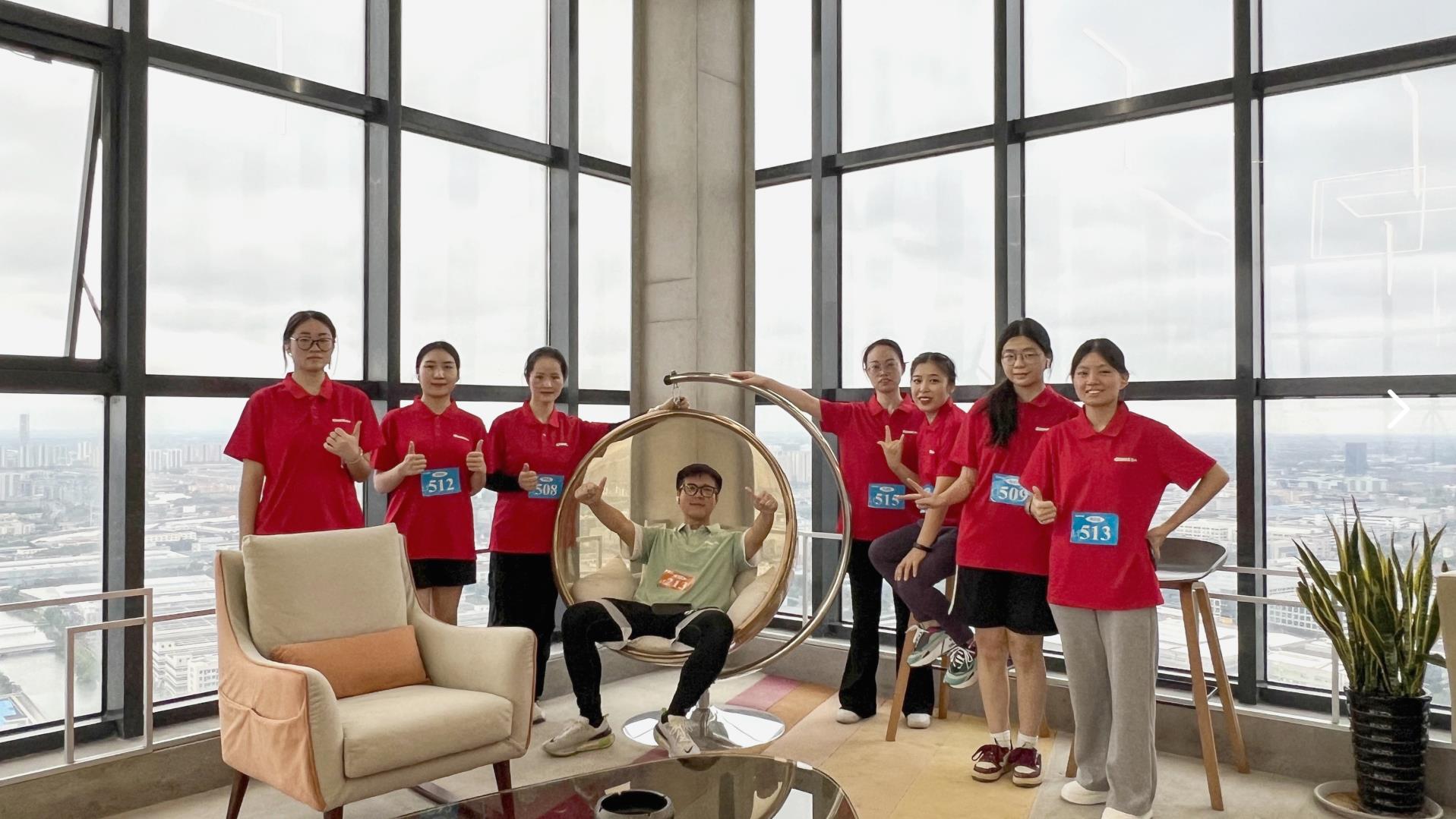塔下再聚首 攀登勢(shì)正雄——巨龍電梯試驗(yàn)塔第六屆登高跑開(kāi)賽