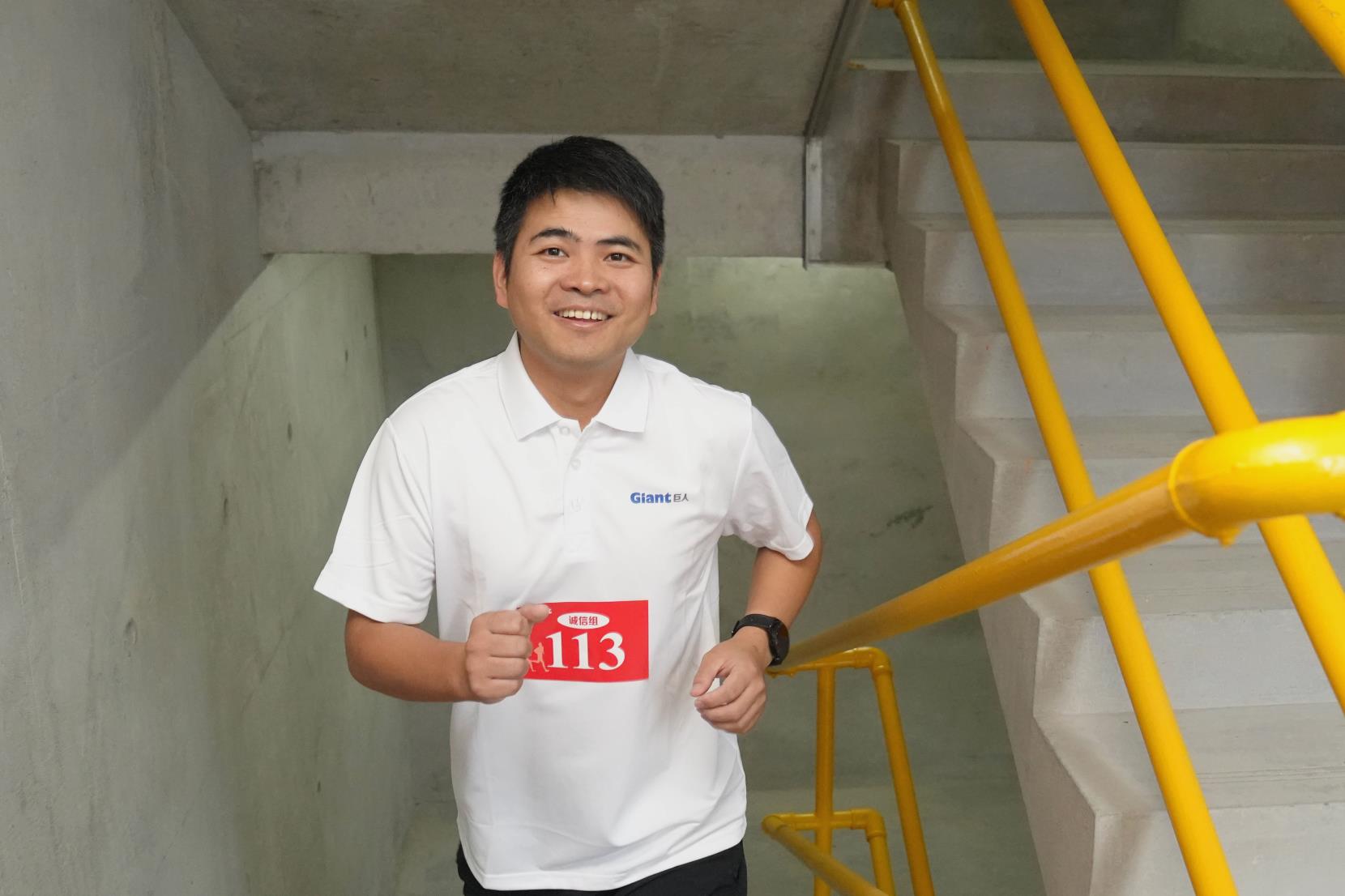 塔下再聚首 攀登勢(shì)正雄——巨龍電梯試驗(yàn)塔第六屆登高跑開(kāi)賽