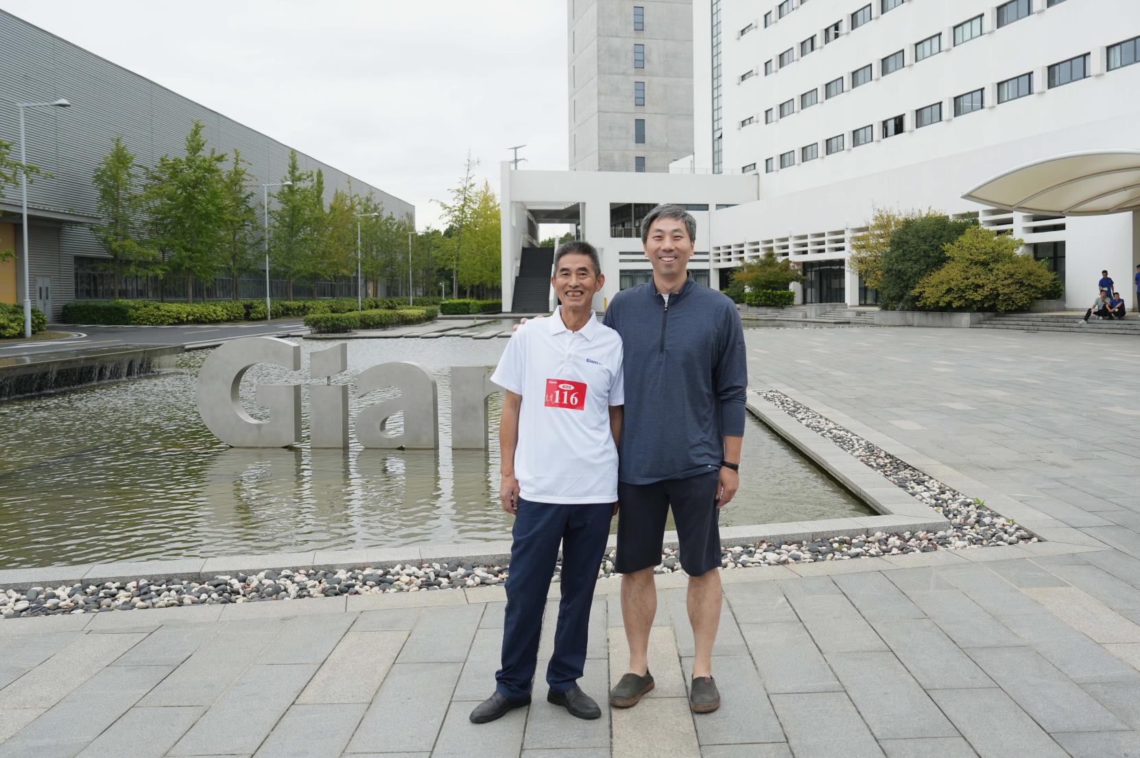 塔下再聚首 攀登勢(shì)正雄——巨龍電梯試驗(yàn)塔第六屆登高跑開(kāi)賽