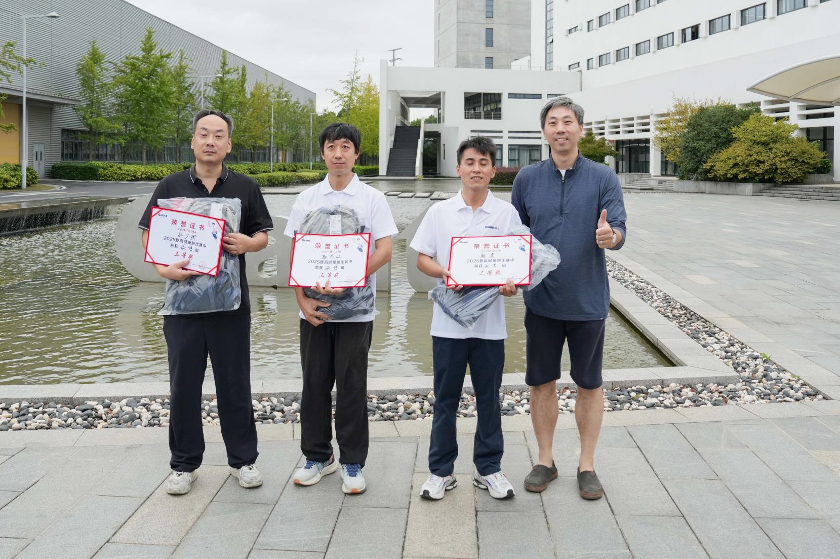 塔下再聚首 攀登勢(shì)正雄——巨龍電梯試驗(yàn)塔第六屆登高跑開(kāi)賽