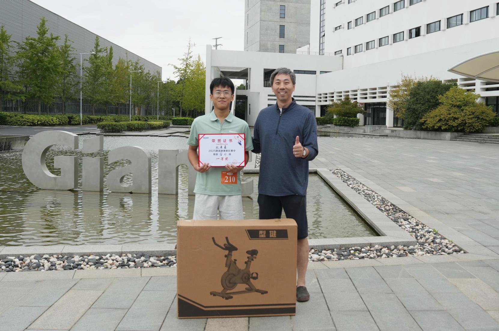塔下再聚首 攀登勢(shì)正雄——巨龍電梯試驗(yàn)塔第六屆登高跑開(kāi)賽