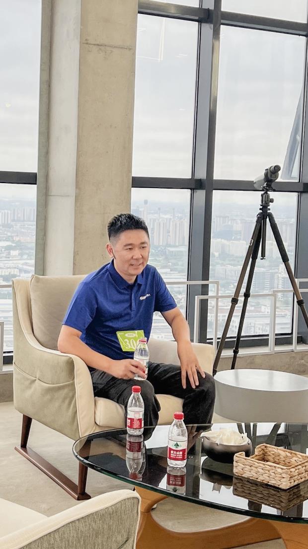 塔下再聚首 攀登勢(shì)正雄——巨龍電梯試驗(yàn)塔第六屆登高跑開(kāi)賽