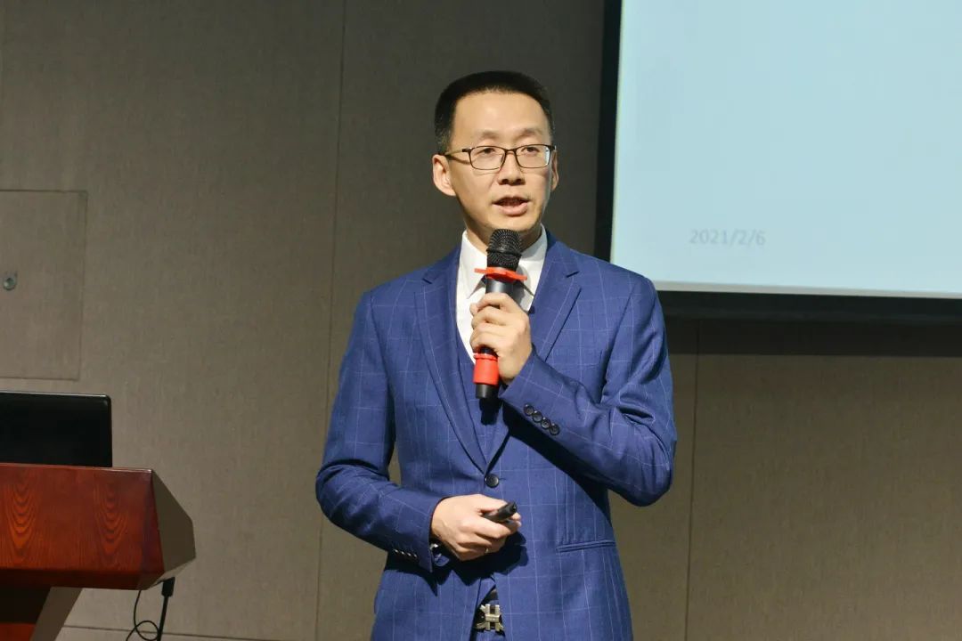 行政與人力資源總監江曉兵